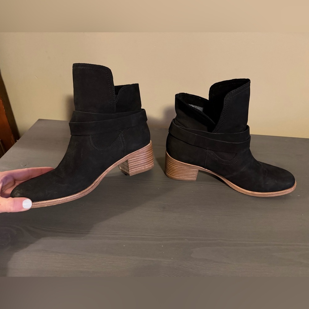 UGG Elora Black Ankle Boots for Women - Picture 5 of 9